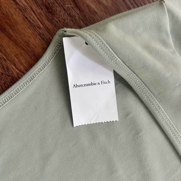 NWT ABERCROMBIE & FITCH Soft Seamless Square Neck Cap Sleeve Tee Minimalist Sz L - Picture 7 of 10